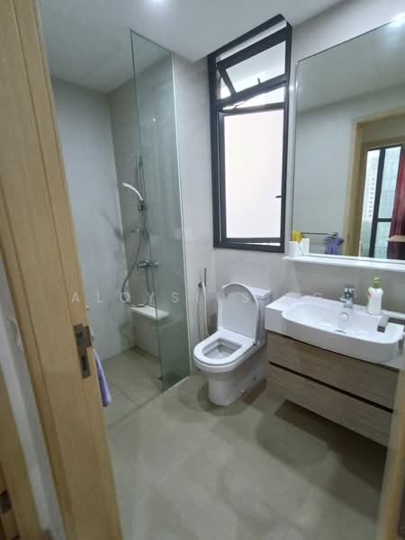 The Luxurie, 21 Compassvale Road, 3 Bedrooms, 1,055 sqft, Condominium For Rent, by Aloysius Ng, 500142105 - Bathroom - PropertyGuru.com.sg