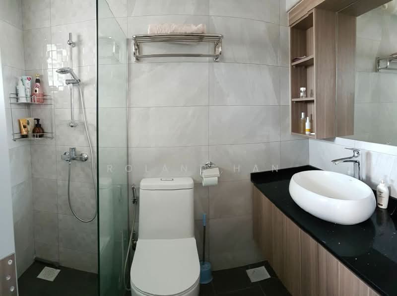315 Sembawang Vista, 315 Sembawang Vista, 3 Bedrooms, 1,076 sqft, HDB Flat For Rent, by Roland Han, 500142116 - Bathroom - PropertyGuru.com.sg