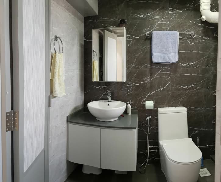 315 Sembawang Vista, 315 Sembawang Vista, 3 Bedrooms, 1,076 sqft, HDB Flat For Rent, by Roland Han, 500142116 - Bathroom - PropertyGuru.com.sg