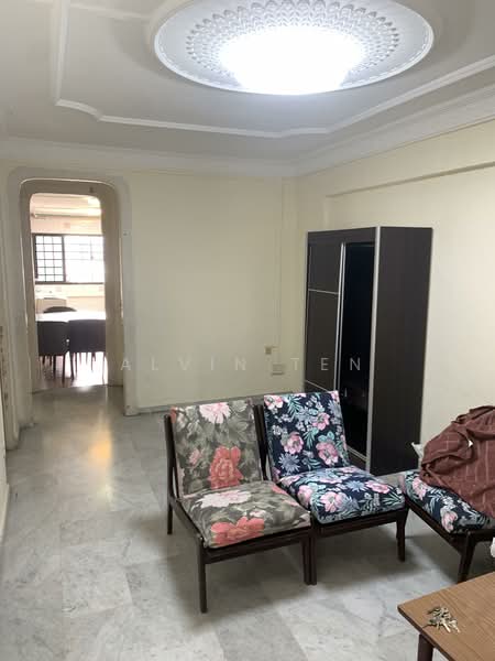 221 Serangoon Avenue 4, 221 Serangoon Avenue 4, 2 Bedrooms, 721 sqft, HDB Flat For Sale, by Alvin Ten, 500142125 - Living Room - PropertyGuru.com.sg