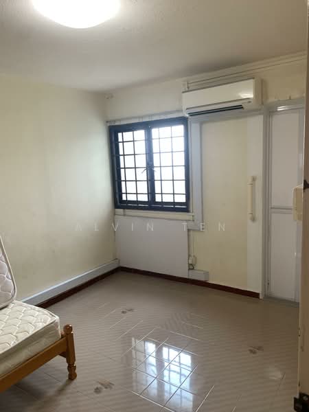 221 Serangoon Avenue 4, 221 Serangoon Avenue 4, 2 Bedrooms, 721 sqft, HDB Flat For Sale, by Alvin Ten, 500142125 - Bedroom - PropertyGuru.com.sg