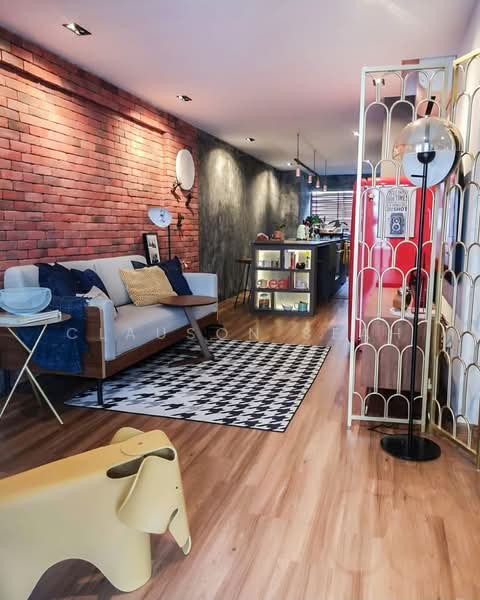 93 Geylang Bahru, 93 Geylang Bahru, 2 Bedrooms, 731 sqft, HDB Flat For Sale, by Clauson Seah, 500142129 - Living Room - PropertyGuru.com.sg