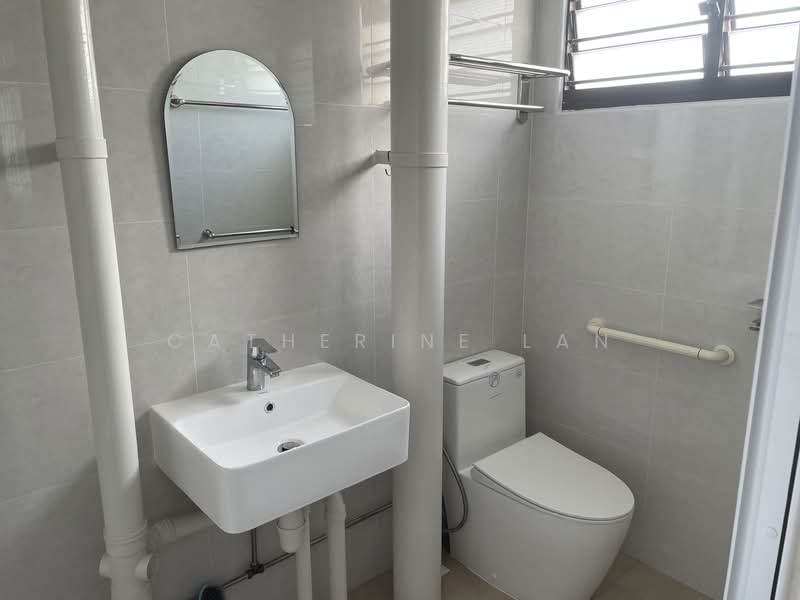 303 Yishun Central, 303 Yishun Central, 3 Bedrooms, 1,130 sqft, HDB Flat For Sale, by Catherine Lan, 500142136 - Bathroom - PropertyGuru.com.sg