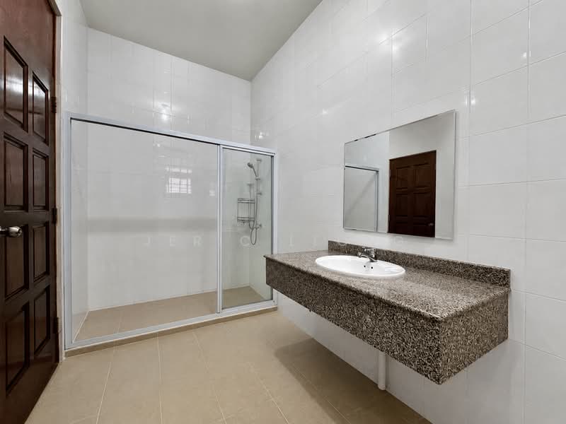 Cheng Soon Garden, , 5 Bedrooms, 3,200 sqft, Semi-Detached House For Rent, by Jeric Leong, 500142139 - Bathroom - PropertyGuru.com.sg