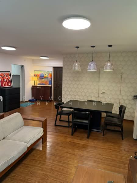 384 Bukit Batok West Avenue 5, 384 Bukit Batok West Avenue 5, 4 Bedrooms, 1,270 sqft, HDB Flat For Sale, by Raymond Lim Chee Hiang, 500142143 - Living Room - PropertyGuru.com.sg