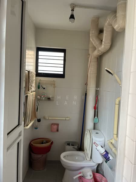 201 Serangoon Central, 201 Serangoon Central, Room Rental, 120 sqft, HDB Flat For Rent, by Catherine Lan, 500142148 - Bathroom - PropertyGuru.com.sg