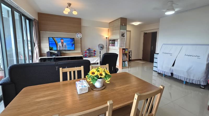 678C Punggol Drive, 678C Punggol Drive, 3 Bedrooms, 1,216 sqft, HDB Flat For Sale, by Tan Shi Jie, 500142151 - Living Room - PropertyGuru.com.sg