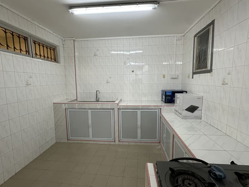 Tavistock Kingswear Huddington Kensington Park Road, Tavistock Avenue, 4 Bedrooms, 1,800 sqft, Terraced House For Sale, by Melvin Tang, 500142164 - Kitchen - PropertyGuru.com.sg