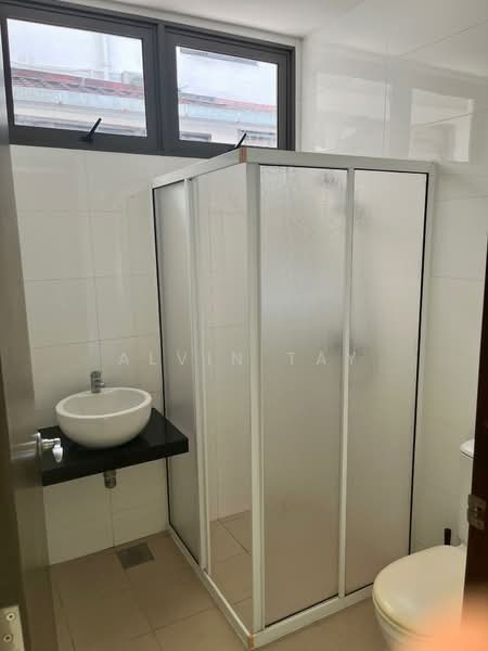 Jalan gendang, , 4 Bedrooms, 2,600 sqft, Semi-Detached House For Rent, by Alvin Tay, 500142171 - Bathroom - PropertyGuru.com.sg