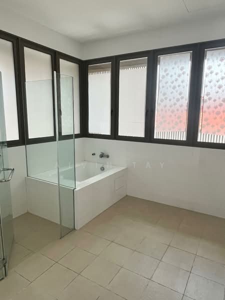 Jalan gendang, , 4 Bedrooms, 2,600 sqft, Semi-Detached House For Rent, by Alvin Tay, 500142171 - Bathroom - PropertyGuru.com.sg