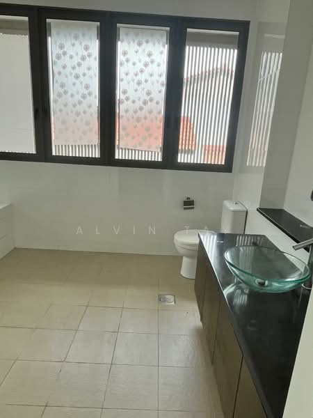 Jalan gendang, , 4 Bedrooms, 2,600 sqft, Semi-Detached House For Rent, by Alvin Tay, 500142171 - Bathroom - PropertyGuru.com.sg