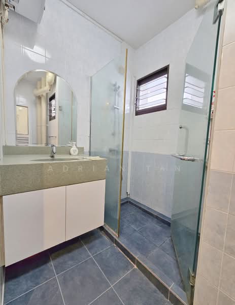 771 Bedok Reservoir View, 771 Bedok Reservoir View, 3 Bedrooms, 1,237 sqft, HDB Flat For Sale, by Adrian Tan, 500142177 - Bathroom - PropertyGuru.com.sg