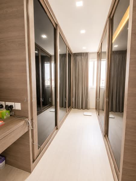 424 Hougang Avenue 6, 424 Hougang Avenue 6, 4 Bedrooms, 1,421 sqft, HDB Flat For Sale, by Janelle Goh, 500142187 - Walk-in wardrobe - PropertyGuru.com.sg