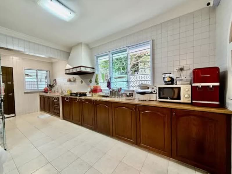 29 Dyson Road, , 5 Bedrooms, 3,500 sqft, Corner Terrace For Rent, by Oon Jin Kuan, 500142195 - Kitchen - PropertyGuru.com.sg