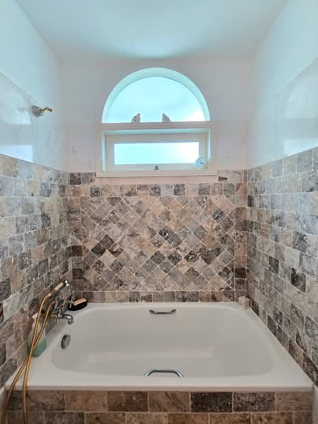 Jalan Lim Tai See, Coronation Road, Jalan Lim Tai See, Coronation Road, Jalan Haji Alias, 4 Bedrooms, 4,000 sqft, Terraced House For Sale, by Danielle Loh, 500142201 - Bathroom - PropertyGuru.com.sg