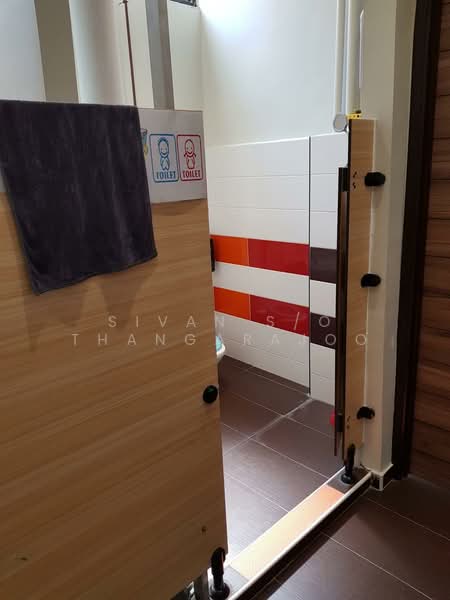 Blk 482 Jurong West Sreet 41, Jurong West St 41, 1,819 sqft, Shop / Shophouse For Rent, by Sivan S/O Thangarajoo, 500142210 - Bathroom - CommercialGuru.com.sg