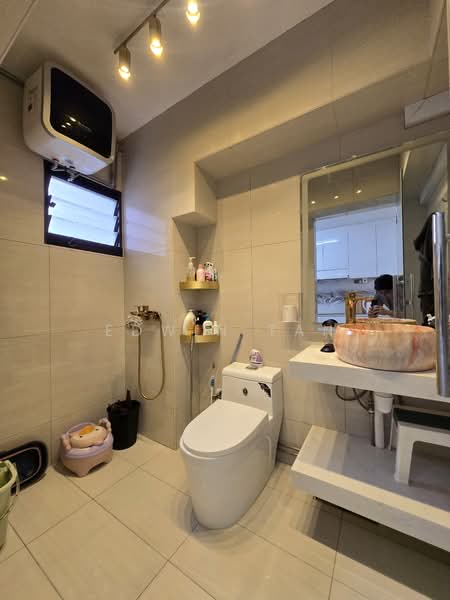 128 Rivervale Street, 128 Rivervale Street, 3 Bedrooms, 1,292 sqft, HDB Flat For Sale, by Edwin Tan, 500142217 - Bathroom - PropertyGuru.com.sg