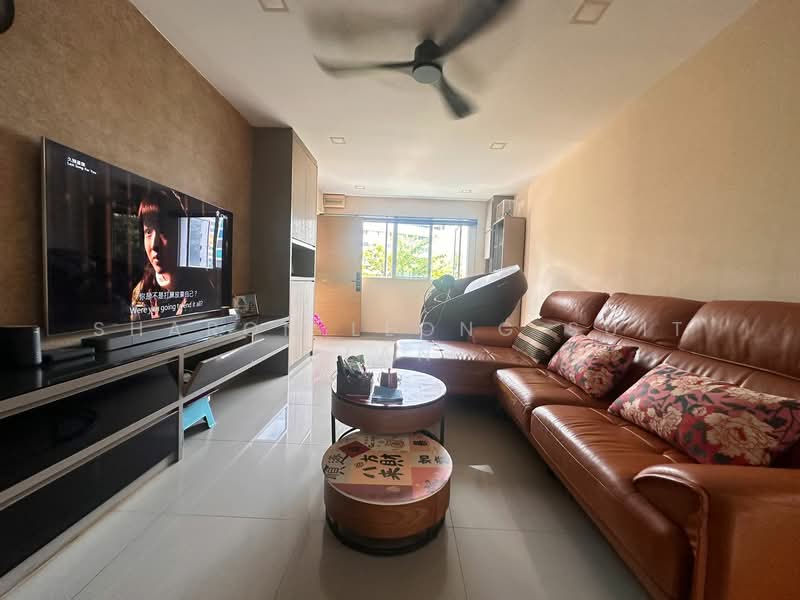 341 Jurong East Avenue 1, 341 Jurong East Avenue 1, 3 Bedrooms, 1,119 sqft, HDB Flat For Sale, by Sharon Leong Suit LAN, 500142219 - Living Room - PropertyGuru.com.sg