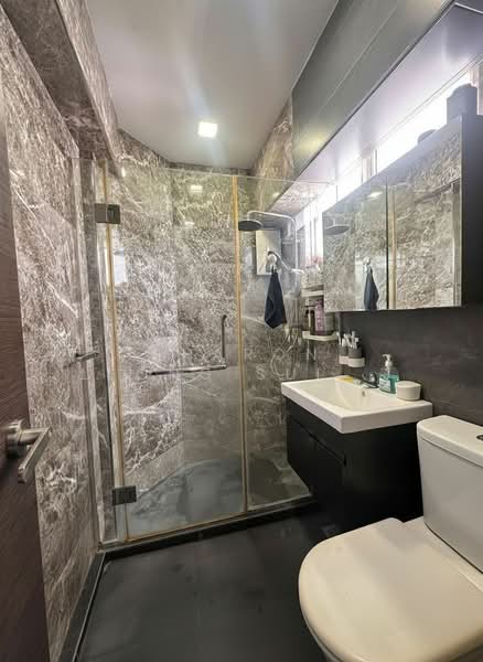 341 Jurong East Avenue 1, 341 Jurong East Avenue 1, 3 Bedrooms, 1,119 sqft, HDB Flat For Sale, by Sharon Leong Suit LAN, 500142219 - Bathroom - PropertyGuru.com.sg