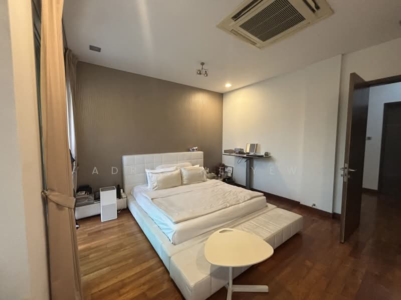 Move in condition semi D at Beauty World MRT, Yuk Tong Avenue, 6 Bedrooms, 4,350 sqft, Semi-Detached House For Rent, by Adrienne Yew, 500142221 - Bedroom - PropertyGuru.com.sg