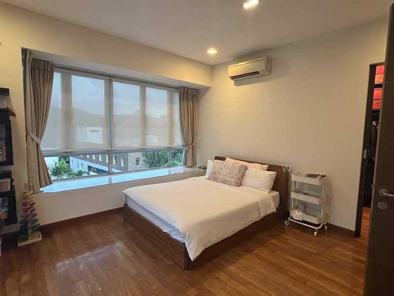 Move in condition semi D at Beauty World MRT, Yuk Tong Avenue, 6 Bedrooms, 4,350 sqft, Semi-Detached House For Rent, by Adrienne Yew, 500142221 - Bedroom - PropertyGuru.com.sg