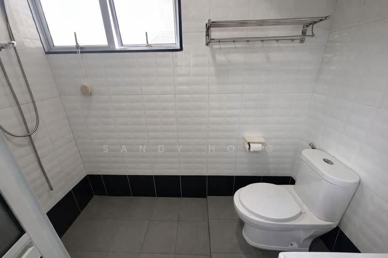 546 Jurong West Street 42, 546 Jurong West Street 42, 3 Bedrooms, 1,108 sqft, HDB Flat For Sale, by Sandy Hong, 500142226 - Bathroom - PropertyGuru.com.sg