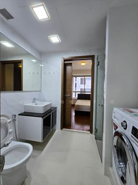 One bed plus study Loft @ Nathan, , 1 Bedroom, 452 sqft, Condominium For Sale, by Adrienne Yew, 500142230 - Bathroom - PropertyGuru.com.sg