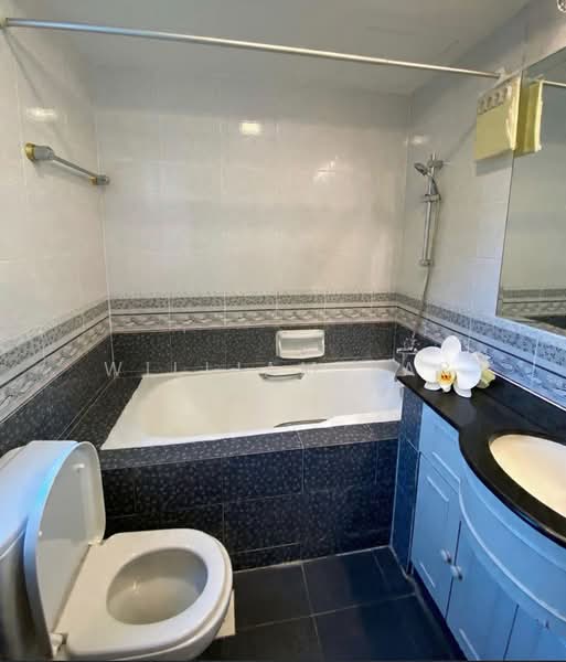 Royal Palm Mansions, 330 Pasir Panjang Road, 3 Bedrooms, 1,238 sqft, Condominium For Rent, by William Yap, 500142234 - Bathroom - PropertyGuru.com.sg
