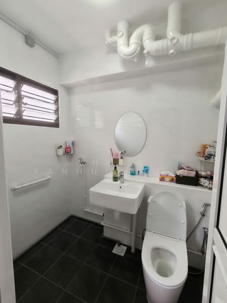 810 Woodlands Street 81, 810 Woodlands Street 81, 3 Bedrooms, 1,141 sqft, HDB Flat For Sale, by Zheng Yanhui(Alex), 500142242 - Bathroom - PropertyGuru.com.sg