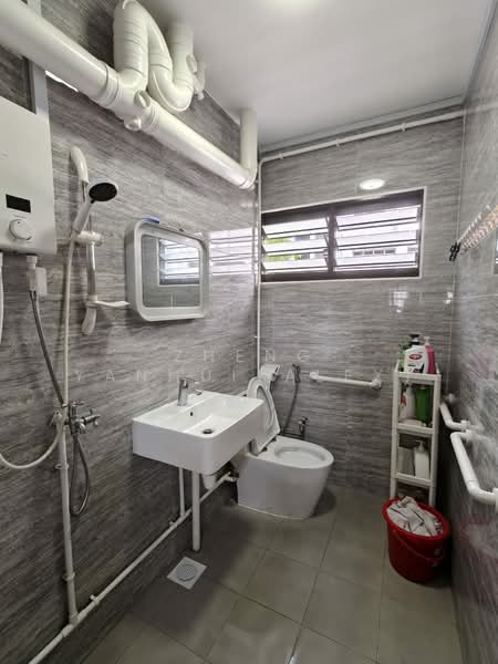 810 Woodlands Street 81, 810 Woodlands Street 81, 3 Bedrooms, 1,141 sqft, HDB Flat For Sale, by Zheng Yanhui(Alex), 500142242 - Bathroom - PropertyGuru.com.sg