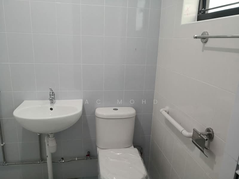 835 Woodlands Street 83, 835 Woodlands Street 83, 2 Bedrooms, 680 sqft, HDB Flat For Rent, by Zac Mohd, 500142244 - Bathroom - PropertyGuru.com.sg