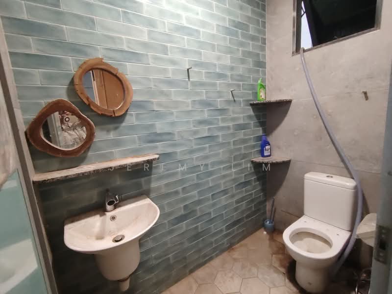 E9 Premium, 61 Woodlands Industrial Park E9, 3,746 sqft, Factory / Workshop (B2) For Sale, by Jeremy Lim, 500142250 - Bathroom - CommercialGuru.com.sg