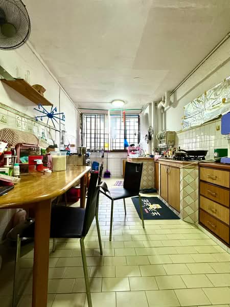 219 Bukit Batok Street 21, 219 Bukit Batok Street 21, 2 Bedrooms, 721 sqft, HDB Flat For Sale, by Landy Low, 500142252 - Kitchen - PropertyGuru.com.sg