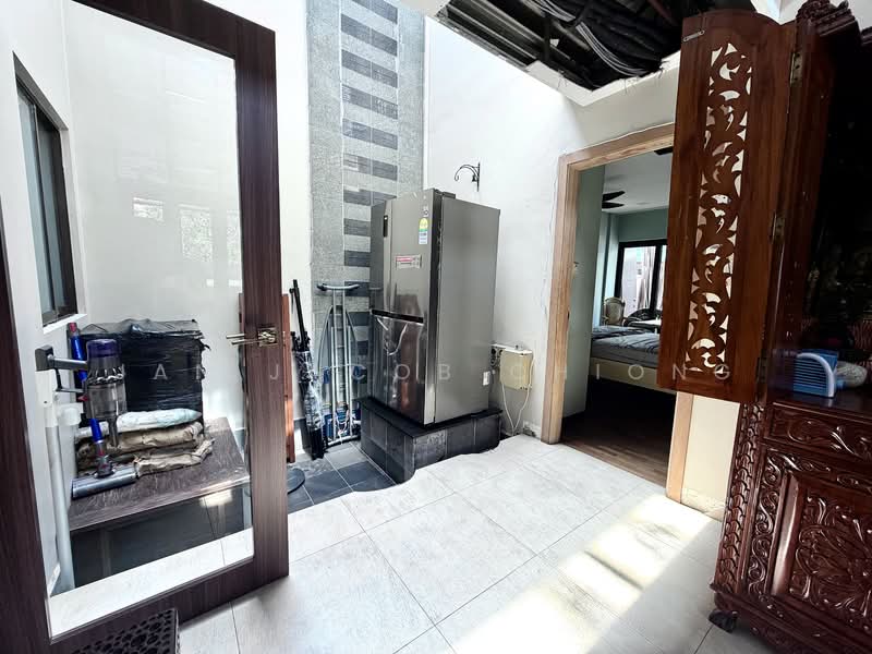 Bedok Road, Bedok Road, 8 Bedrooms, 4,500 sqft, Corner Terrace For Sale, by Jan Jacob Chiong, 500142257 - Bedroom - PropertyGuru.com.sg