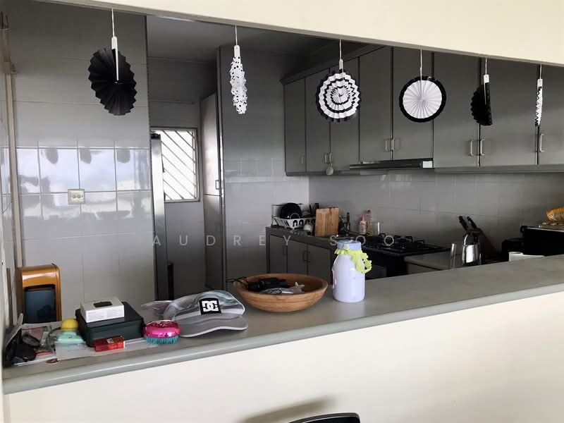 Ridgewood Condominium, 61 Mount Sinai Drive, 3 Bedrooms, 1,744 sqft, Condominium For Rent, by Audrey Soo, 500142265 - Kitchen - PropertyGuru.com.sg