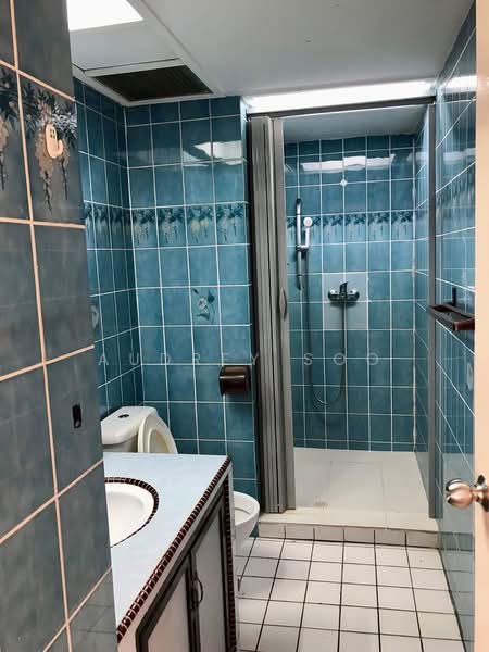 Ridgewood Condominium, 61 Mount Sinai Drive, 3 Bedrooms, 1,744 sqft, Condominium For Rent, by Audrey Soo, 500142265 - Bathroom - PropertyGuru.com.sg
