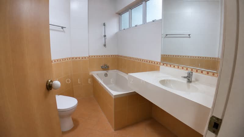 Cashew Crescent, Cashew Crescent, 4 Bedrooms, 2,500 sqft, Terraced House For Rent, by Jolene Zhong, 500142284 - Bathroom - PropertyGuru.com.sg