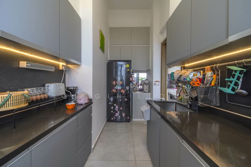 Parkwood Residences, 208 Yio Chu Kang Road, 5 Bedrooms, 1,905 sqft, Condominium For Sale, by Lee Gin Leong, 500142293 - Kitchen - PropertyGuru.com.sg
