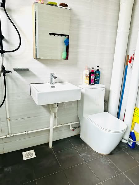 415 Pasir Ris Drive 6, 415 Pasir Ris Drive 6, 3 Bedrooms, 1,109 sqft, HDB Flat For Sale, by Sharifah Kamariah, 500142296 - Bathroom - PropertyGuru.com.sg