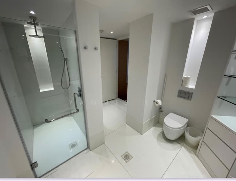 One North Bridge, 1 North Bridge Road, 2 Bedrooms, 885 sqft, Apartment For Rent, by Yammie Ho, 500142299 - Bathroom - PropertyGuru.com.sg