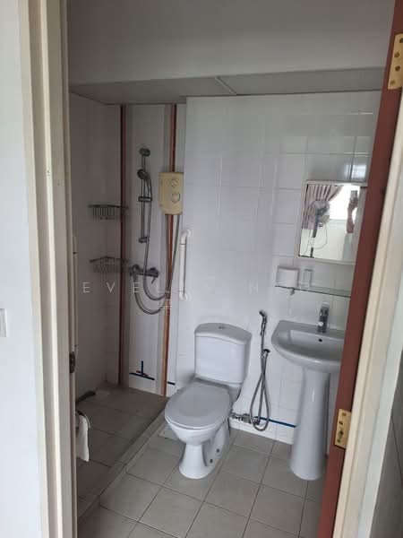 471A Upper Serangoon Crescent, 471A Upper Serangoon Crescent, 3 Bedrooms, 990 sqft, HDB Flat For Rent, by Evelyn Neo 梁慧雯, 500142300 - Bathroom - PropertyGuru.com.sg