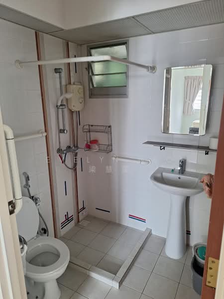 471A Upper Serangoon Crescent, 471A Upper Serangoon Crescent, 3 Bedrooms, 990 sqft, HDB Flat For Rent, by Evelyn Neo 梁慧雯, 500142300 - Bathroom - PropertyGuru.com.sg
