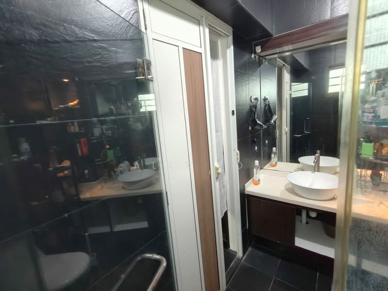 275B Jurong West Street 25, 275B Jurong West Street 25, Room Rental, 100 sqft, HDB Flat For Rent, by Alex So, 500142317 - Bathroom - PropertyGuru.com.sg