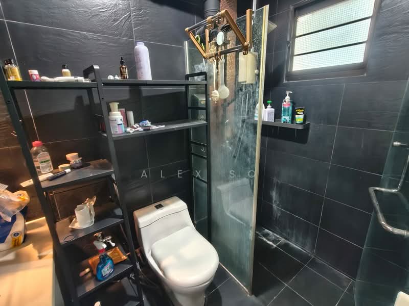 275B Jurong West Street 25, 275B Jurong West Street 25, Room Rental, 100 sqft, HDB Flat For Rent, by Alex So, 500142317 - Bathroom - PropertyGuru.com.sg
