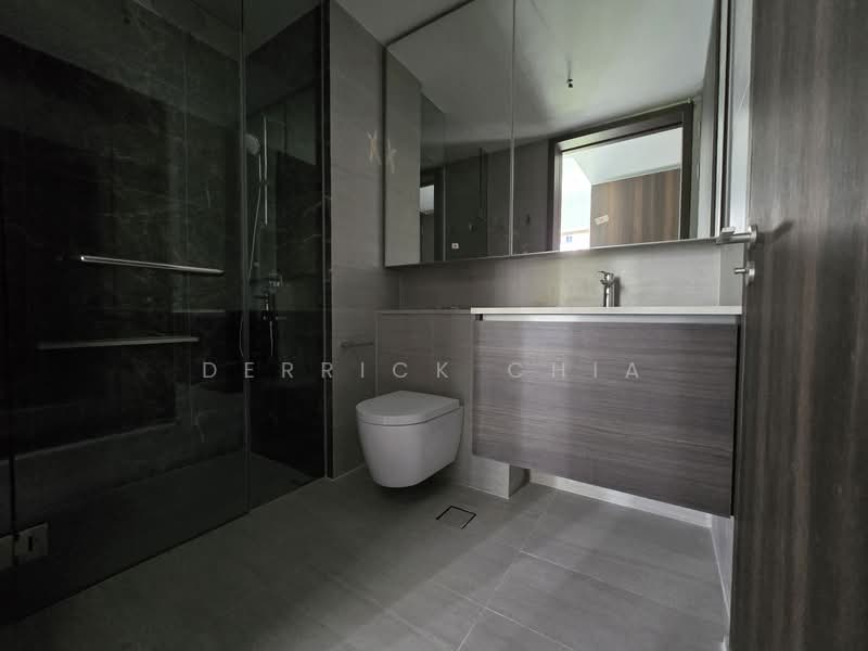 Pasir Ris 8, 20 Pasir Ris Drive 8, 2 Bedrooms, 710 sqft, Apartment For Sale, by Derrick Chia, 500142331 - Bathroom - PropertyGuru.com.sg