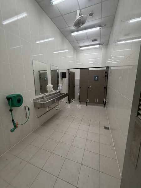 Cold Room Food Factory For Rent W'lands Terrace $2 psf per month, Woodlands Terrace, Admiralty / Woodlands, 15,000 sqft, Factory / Workshop (B2) For Rent, by Vivian Sun 孙淑媛, 500142332 - Bathroom - CommercialGuru.com.sg