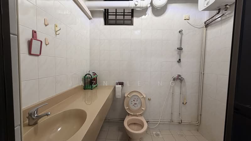 297 Choa Chu Kang Avenue 2, 297 Choa Chu Kang Avenue 2, 3 Bedrooms, 1,151 sqft, HDB Flat For Rent, by Jaznale Ng, 500142336 - Bathroom - PropertyGuru.com.sg