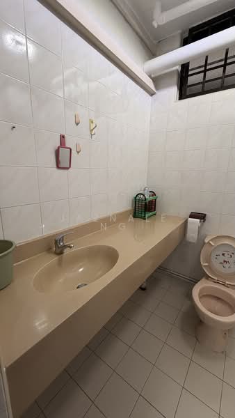 297 Choa Chu Kang Avenue 2, 297 Choa Chu Kang Avenue 2, 3 Bedrooms, 1,151 sqft, HDB Flat For Rent, by Jaznale Ng, 500142336 - Bathroom - PropertyGuru.com.sg