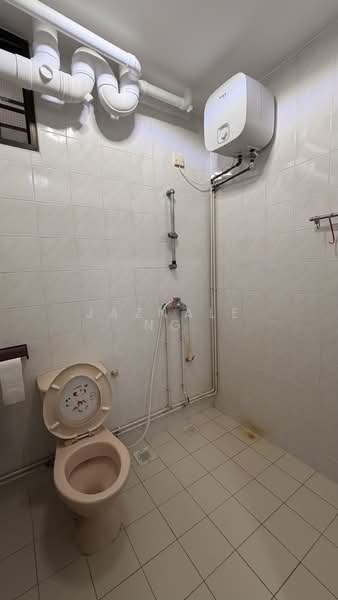 297 Choa Chu Kang Avenue 2, 297 Choa Chu Kang Avenue 2, 3 Bedrooms, 1,151 sqft, HDB Flat For Rent, by Jaznale Ng, 500142336 - Bathroom - PropertyGuru.com.sg