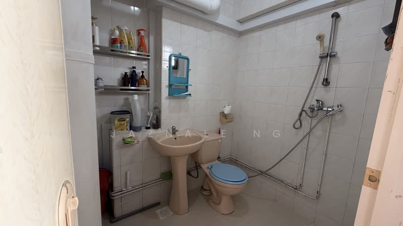 297 Choa Chu Kang Avenue 2, 297 Choa Chu Kang Avenue 2, 3 Bedrooms, 1,151 sqft, HDB Flat For Rent, by Jaznale Ng, 500142336 - Bathroom - PropertyGuru.com.sg